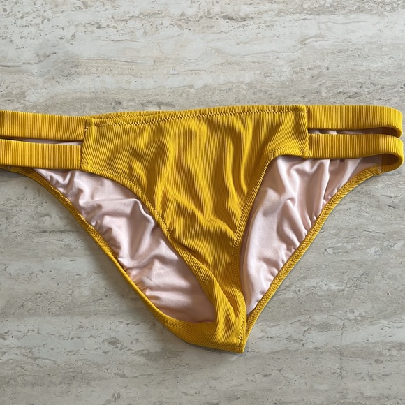 Shade & Shore Yellow bikini - Picture 3 of 3